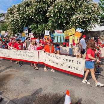 Tomato Art Fest - Parade - Local Flavor Near Me - Nashville, Tennessee
