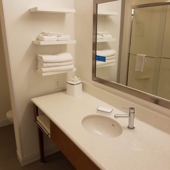 Hampton Inn & Suites Ames - Clean bathrooms - Hotels Near Me - Ames, Iowa