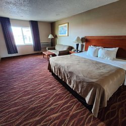 Quality Inn & Suites - Giant room