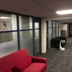 Moveo Clinic - Salle d'attente de kinésithérapie.