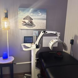 Lectric Beach Wellness & Sun Club - Poly room - medical-grade redlight therapy