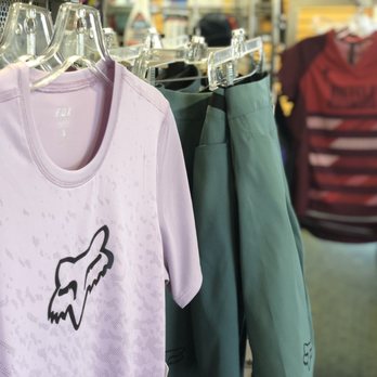 Trek Bicycle Research - FOX mtb apparel for Men and Women! - Bikes Near Me - Austin, Texas Trek Bicycle Research - FOX mtb apparel for Men and Women! - Bikes Near Me - Austin, Texas