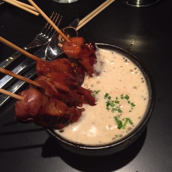 Pink Monkey - Brochetas con leche de coco. Muy ricas - Asian Fusion Near Me - Madrid, M