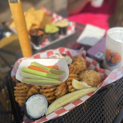 Bethany Boathouse - Lump Crabcakes Platter