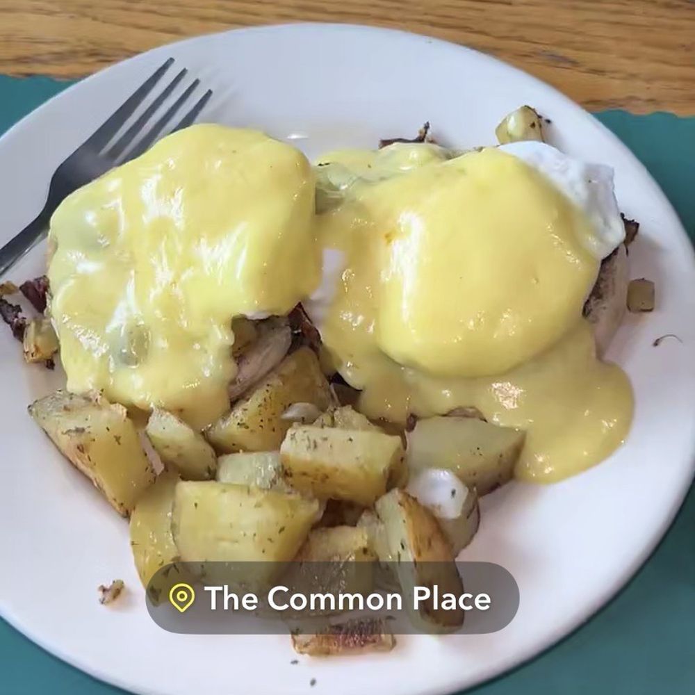 Common Place Eatery - Irish Benedict with home fries - Breakfast & Brunch Near Me - Bennington, New Hampshire