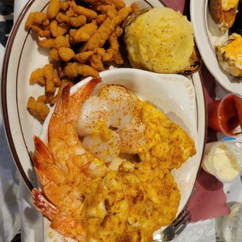 Edgewater Restaurant - Broiled seafood platter - New American Near Me - Edgewater, Maryland Edgewater Restaurant - Broiled seafood platter - New American Near Me - Edgewater, Maryland