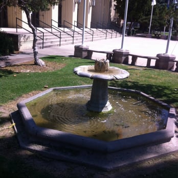 Veterans Memorial Museum - Fountain and benches on the manicured lawns - Museums Near Me - Fresno, California
