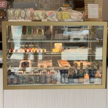 Sips & Sweets Cafe  - Treats case - Cafes Near Me - The Woodlands, Texas