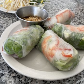 iPho - P1 Fresh Rolled Spring Rolls - Vietnamese Near Me - Inver Grove Heights, Minnesota