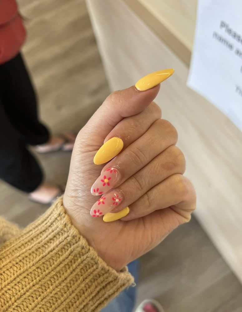 MAX NAILS IN GRESHAM Updated September 2024 45 Photos & 22 Reviews