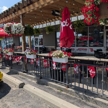 Chip N Charlie Bar & Eatery - The unit have an outdoor patio seating area - Bars Near Me - Niagara Falls, Ontario Chip N Charlie Bar & Eatery - The unit have an outdoor patio seating area - Bars Near Me - Niagara Falls, Ontario