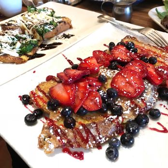 Caffe Mona La Bistro - French toast with berries - Breakfast & Brunch Near Me - Pittsburgh, Pennsylvania
