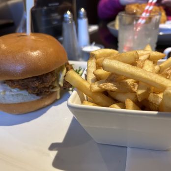 Enniskerry Inn - Chicken "burger" with fries - Hotels Near Me - Enniskerry, WW