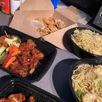 Nooshi - Firefly Calamari Singapore Stir-Fried Noodles General Tao Chicken - Sushi Bars Near Me - Washington, DC, District of Columbia
