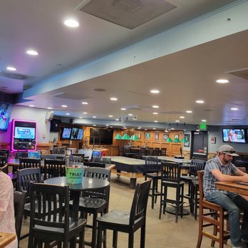 Bob's Place - Huge bar - Sports Bars Near Me - Avon, Colorado