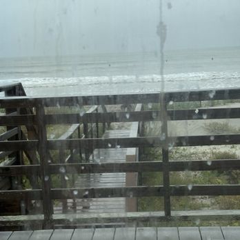 Carolina One - Windows not cleaned for months similar as interior chair cushions disgusting- complete scam - Real Estate Services Near Me - North Charleston, South Carolina