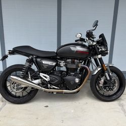 British Customs - My 2022 Triumph Speed Twin 1200 with BC Customs Predator 2.0 exhausts.