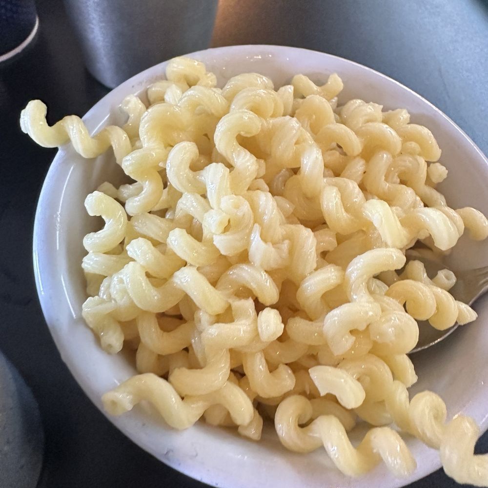 Nosh Eatery - Kids Mac and cheese - New American Near Me - Florence, Oregon Nosh Eatery - Kids Mac and cheese - New American Near Me - Florence, Oregon