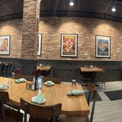 Valentino's Restaurant - Dining room