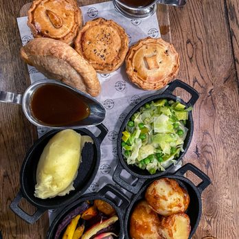 Jack Horner - Pie sharing board for 2 - Pubs Near Me - London, XGL