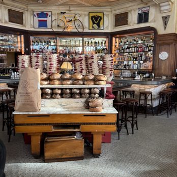 Le Diplomate - Bread station - Brasseries Near Me - Washington, DC, District of Columbia