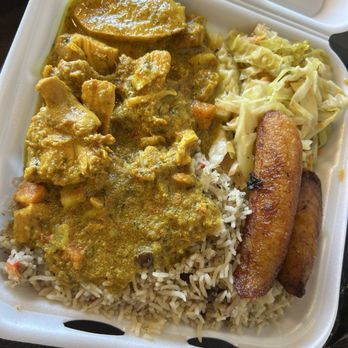 Jampinoy - Curry chicken large plate - Caribbean Near Me - Vista, California