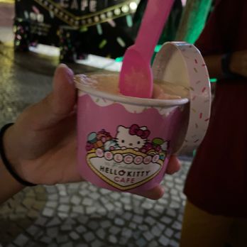 Hello Kitty Cafe - Mamas apple pie for 8.50 ...it's ice cream - Desserts Near Me - Las Vegas, Nevada