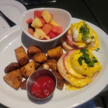730 Tavern, Kitchen & Patio - Eggs Benedict - American Near Me - Cambridge, Massachusetts 730 Tavern, Kitchen & Patio - Eggs Benedict - American Near Me - Cambridge, Massachusetts
