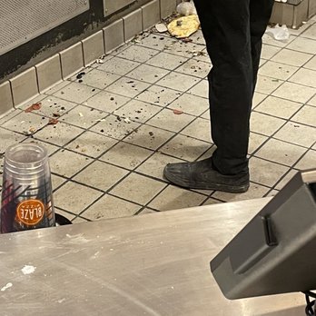 Blaze Pizza - Trash everywhere whole pizza on the floor - Salad Near Me - Henderson, Nevada