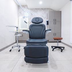Charles Chalekson MD Plastic Surgery + Medspa - Procedure room for in office treatments.