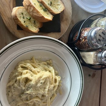 Doughboy Johnnys - Entree - fettuccine Alfredo (portion was a little small) - Pizza Near Me - Linden, New Jersey