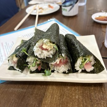 Kats Sushi - Hawaiian Hand Roll - Sushi Bars Near Me - Honolulu, Hawaii