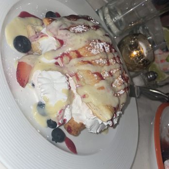 Cala Luna - Berry Napoleon - Italian Near Me - Mineola, New York