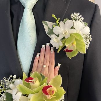 Ainara Blooms - Floral Designers Near Me - Daly City, California
