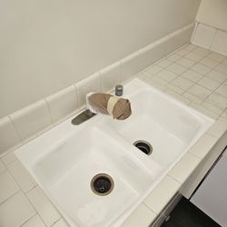Kitchen And Bath Refinishing - Sink done properly