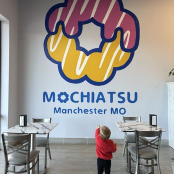 Mochiatsu - Seating area - Donuts Near Me - Manchester, Missouri
