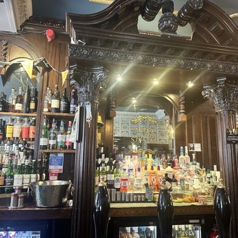 Malt Shovel - Well stocked bar - Pubs Near Me - Edinburgh, EDH Malt Shovel - Well stocked bar - Pubs Near Me - Edinburgh, EDH