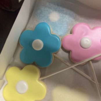 Christy's Frosted Delights - Flower cookies used as a cake topper - Bakeries Near Me Christy's Frosted Delights - Flower cookies used as a cake topper - Bakeries Near Me
