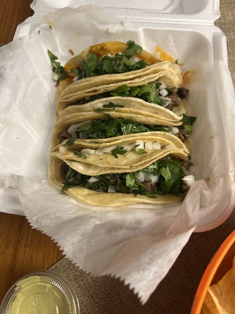 La Reina De Los Tacos
