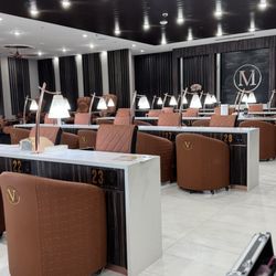 M Vincé Nail Spa - So many chairs!