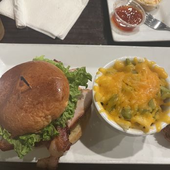 Oak & Apple - Smoked Turkey BLT, Jalapeno Mac n Cheese - Cideries Near Me - Richmond, Virginia Oak & Apple - Smoked Turkey BLT, Jalapeno Mac n Cheese - Cideries Near Me - Richmond, Virginia