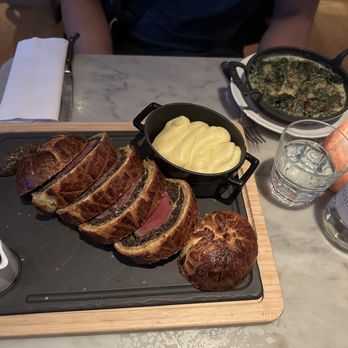 Gordon Ramsay Bar & Grill - wellington for two; spinach & truffle gratin - British Near Me - London, XGL