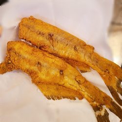 Mom's Fish Market and Deli - Catfish (no split)