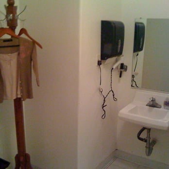 Bellevoir - Bathroom - Skin Care Near Me - San Gabriel, California Bellevoir - Bathroom - Skin Care Near Me - San Gabriel, California