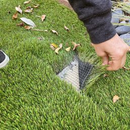 Turf not secured + edging overlapping / not clean. Turf not secured + edging overlapping / not clean.