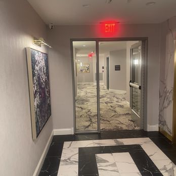 Iris Hotel Boston - Hallway - Hotels Near Me - Brookline, Massachusetts