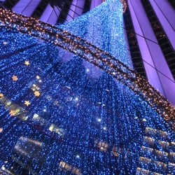 Fabelhafte Weihnachten - The blue colour matches perfectly the changing colours of the roof :o)
