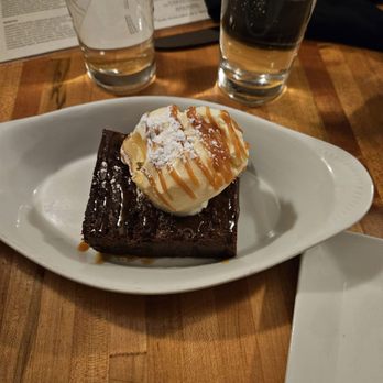 The Abbey - Chocolate Chip brownie sundae - New American Near Me - Cambridge, Massachusetts