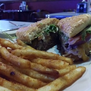 Ringo's Tavern - Delicious cheeseburger!! - Sports Bars Near Me - Keizer, Oregon