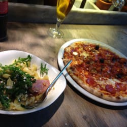 Vapiano - Pizza with salami toppings and pasta with herbs and cheese